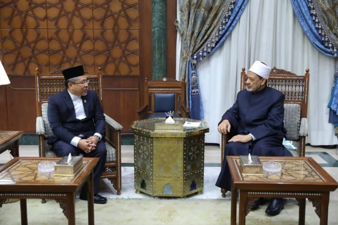 شيخ الأزهر يستقبل وفدًا من جامعة السلطان شريف علي الإسلامية بسلطنة بروناي